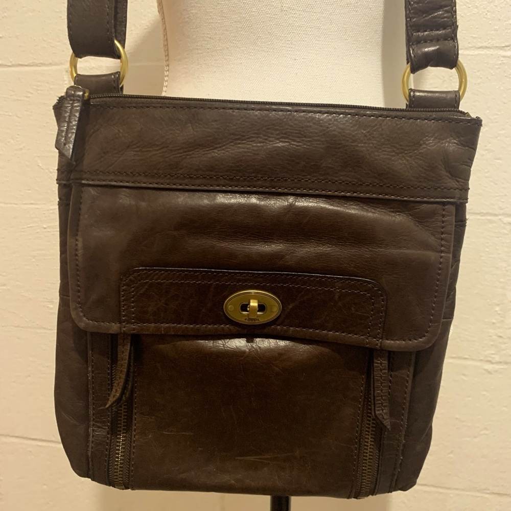 Fossil Crossbody brown leather bag! Awesome like new condition!!!! Beautiful!!